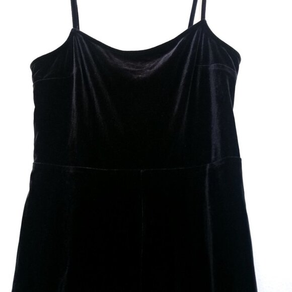 NWT Urban Outfitters UO Velvet Strap-Back Romper in Black Medium - Picture 5 of 13